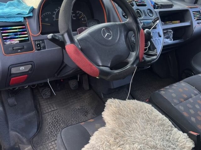 Белый Мерседес Вито, объемом двигателя 2.2 л и пробегом 270 тыс. км за 2000 $, фото 7 на Automoto.ua