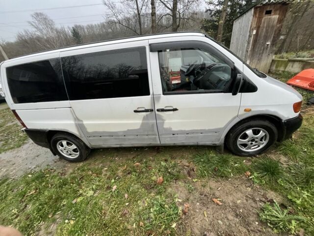 Белый Мерседес Вито, объемом двигателя 2.3 л и пробегом 310 тыс. км за 4500 $, фото 4 на Automoto.ua