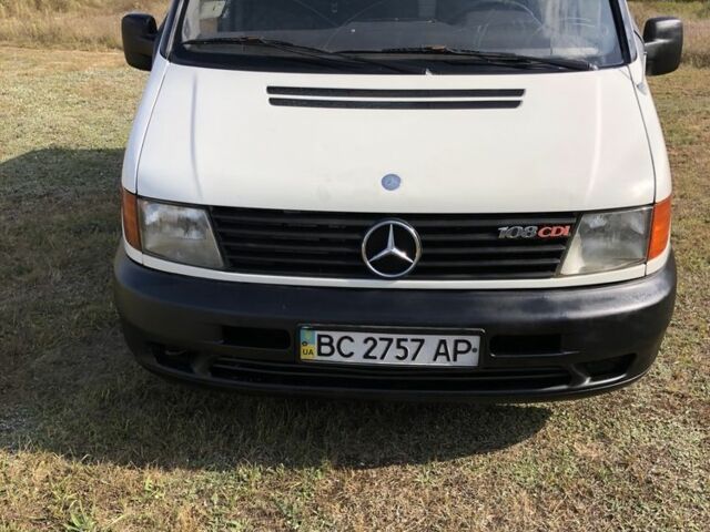 Білий Мерседес Віто, об'ємом двигуна 2.2 л та пробігом 200 тис. км за 2700 $, фото 2 на Automoto.ua