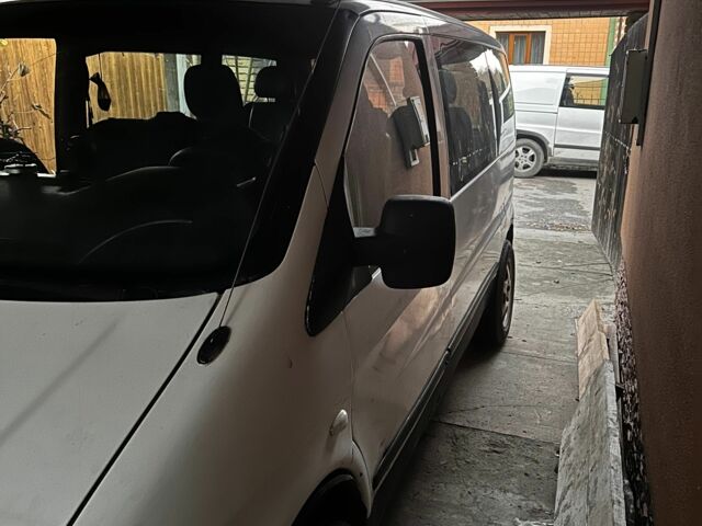 Белый Мерседес Вито, объемом двигателя 2.1 л и пробегом 500 тыс. км за 2000 $, фото 3 на Automoto.ua