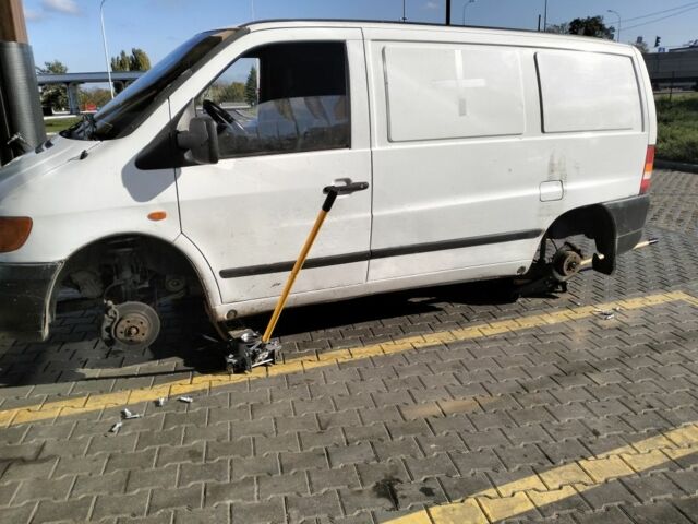 Білий Мерседес Віто, об'ємом двигуна 2.2 л та пробігом 20 тис. км за 2483 $, фото 2 на Automoto.ua