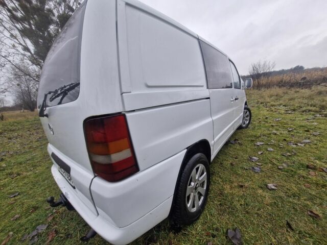 Белый Мерседес Вито, объемом двигателя 2.2 л и пробегом 310 тыс. км за 3200 $, фото 7 на Automoto.ua