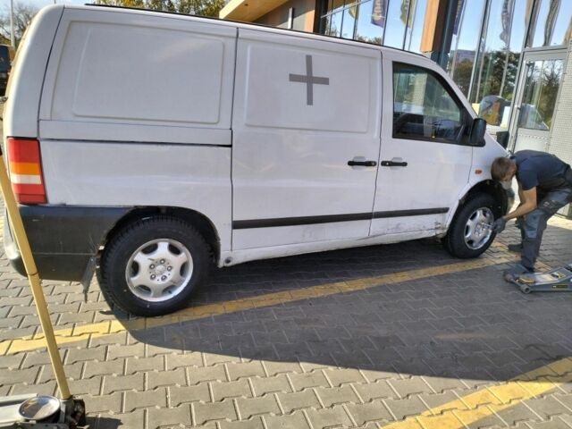 Білий Мерседес Віто, об'ємом двигуна 2.2 л та пробігом 20 тис. км за 2483 $, фото 3 на Automoto.ua