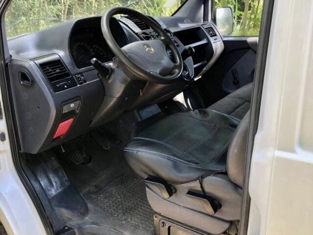 Білий Мерседес Віто, об'ємом двигуна 2.2 л та пробігом 200 тис. км за 2700 $, фото 11 на Automoto.ua