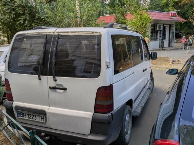 Белый Мерседес Вито, объемом двигателя 2.2 л и пробегом 5 тыс. км за 3700 $, фото 1 на Automoto.ua