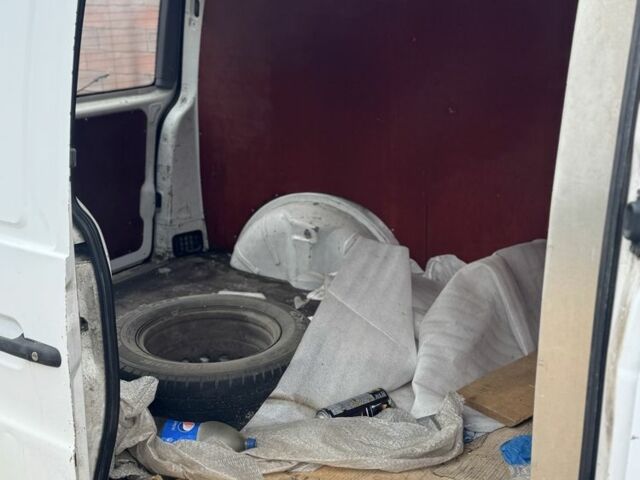 Белый Мерседес Вито, объемом двигателя 2.2 л и пробегом 330 тыс. км за 3300 $, фото 6 на Automoto.ua