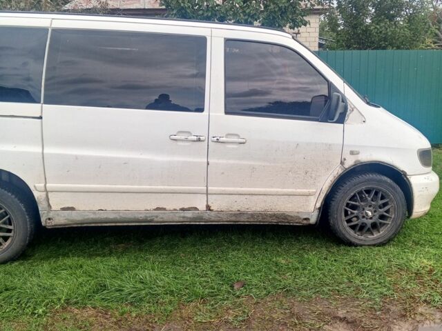 Белый Мерседес Вито, объемом двигателя 2 л и пробегом 338 тыс. км за 2700 $, фото 4 на Automoto.ua