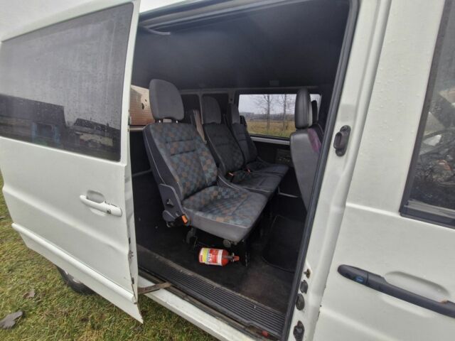 Белый Мерседес Вито, объемом двигателя 2.2 л и пробегом 310 тыс. км за 3200 $, фото 6 на Automoto.ua