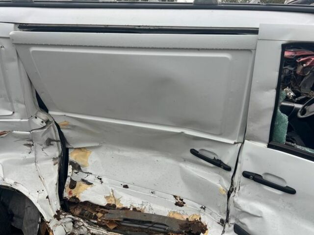 Белый Мерседес Вито, объемом двигателя 0 л и пробегом 250 тыс. км за 1500 $, фото 1 на Automoto.ua