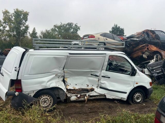 Белый Мерседес Вито, объемом двигателя 0 л и пробегом 250 тыс. км за 1500 $, фото 2 на Automoto.ua