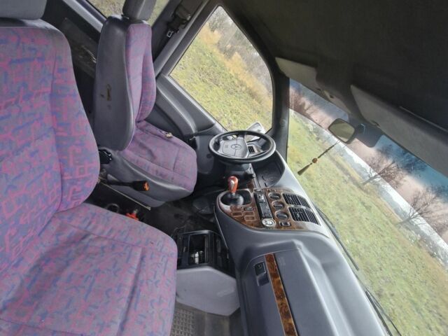 Белый Мерседес Вито, объемом двигателя 2.2 л и пробегом 310 тыс. км за 3200 $, фото 5 на Automoto.ua