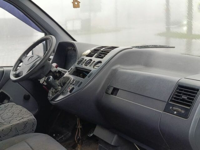 Белый Мерседес Вито, объемом двигателя 2.1 л и пробегом 450 тыс. км за 2200 $, фото 5 на Automoto.ua