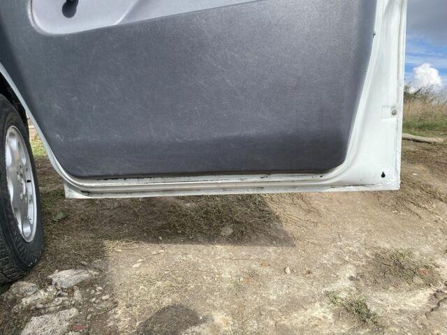 Білий Мерседес Віто, об'ємом двигуна 2.1 л та пробігом 380 тис. км за 5300 $, фото 5 на Automoto.ua