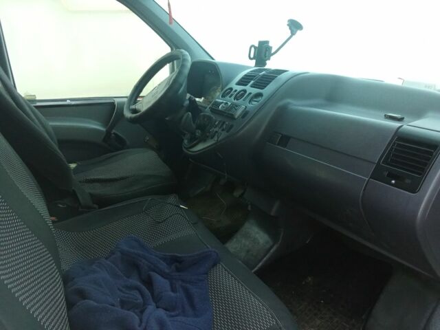 Білий Мерседес Віто, об'ємом двигуна 2.2 л та пробігом 3 тис. км за 3600 $, фото 3 на Automoto.ua