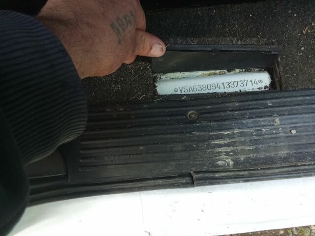 Білий Мерседес Віто, об'ємом двигуна 2.2 л та пробігом 3 тис. км за 3600 $, фото 1 на Automoto.ua