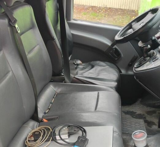 Белый Мерседес Вито, объемом двигателя 2.2 л и пробегом 301 тыс. км за 3500 $, фото 8 на Automoto.ua