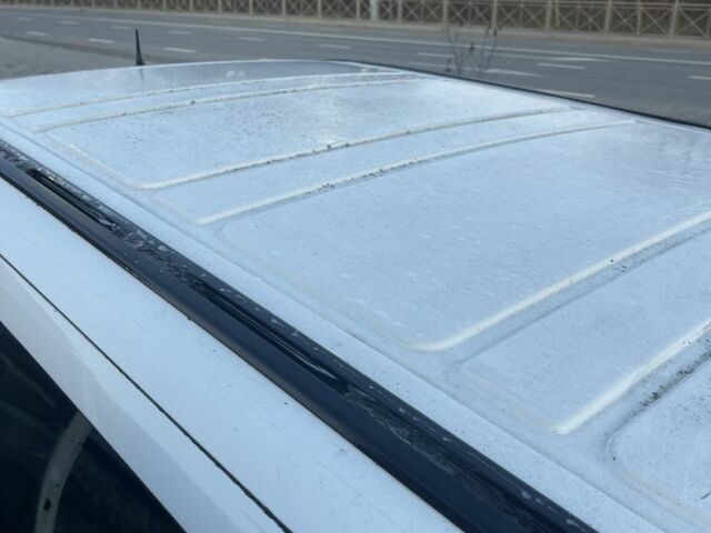 Белый Мерседес Вито, объемом двигателя 2.1 л и пробегом 450 тыс. км за 2000 $, фото 6 на Automoto.ua