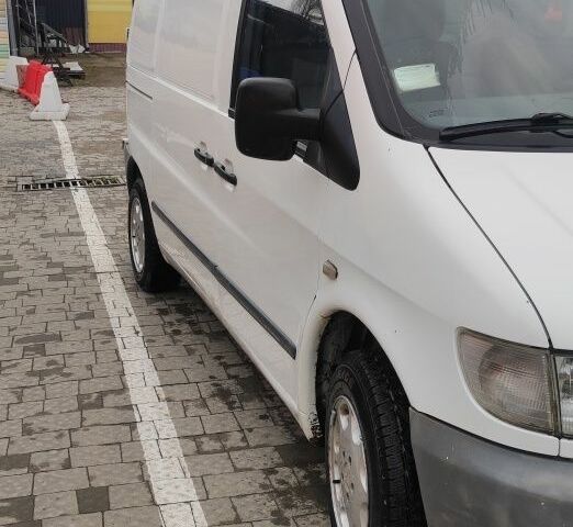 Белый Мерседес Вито, объемом двигателя 2.2 л и пробегом 301 тыс. км за 3500 $, фото 4 на Automoto.ua