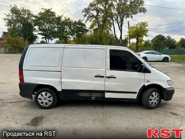 Белый Мерседес Вито, объемом двигателя 2.2 л и пробегом 270 тыс. км за 2700 $, фото 2 на Automoto.ua