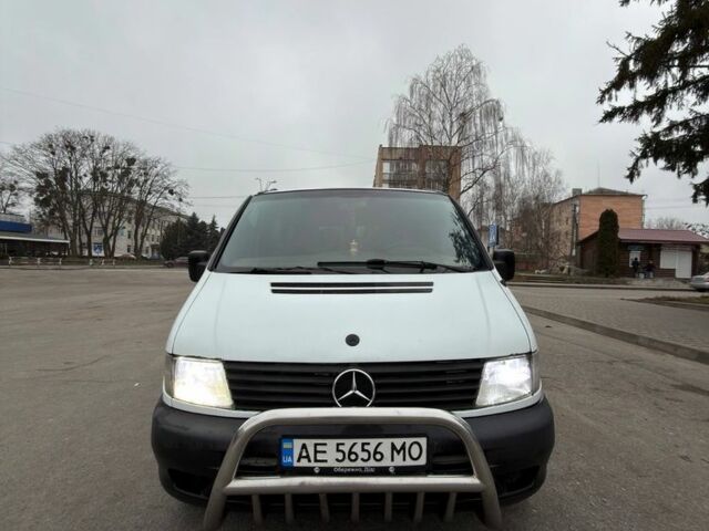 Белый Мерседес Вито, объемом двигателя 2.1 л и пробегом 300 тыс. км за 5500 $, фото 2 на Automoto.ua