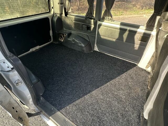 Белый Мерседес Вито, объемом двигателя 2.2 л и пробегом 42 тыс. км за 3600 $, фото 4 на Automoto.ua