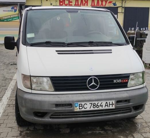 Белый Мерседес Вито, объемом двигателя 2.2 л и пробегом 301 тыс. км за 3500 $, фото 1 на Automoto.ua