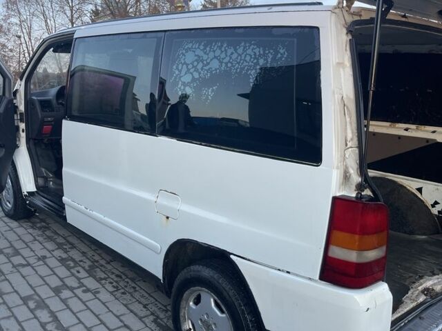 Белый Мерседес Вито, объемом двигателя 2.1 л и пробегом 450 тыс. км за 2000 $, фото 7 на Automoto.ua