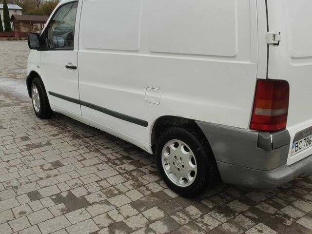 Белый Мерседес Вито, объемом двигателя 2.2 л и пробегом 301 тыс. км за 3500 $, фото 3 на Automoto.ua