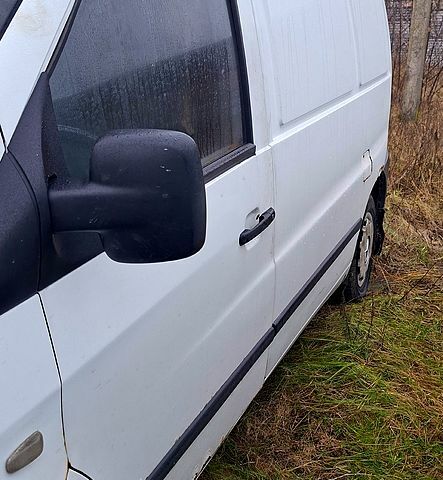 Білий Мерседес Віто, об'ємом двигуна 2.1 л та пробігом 500 тис. км за 4000 $, фото 1 на Automoto.ua