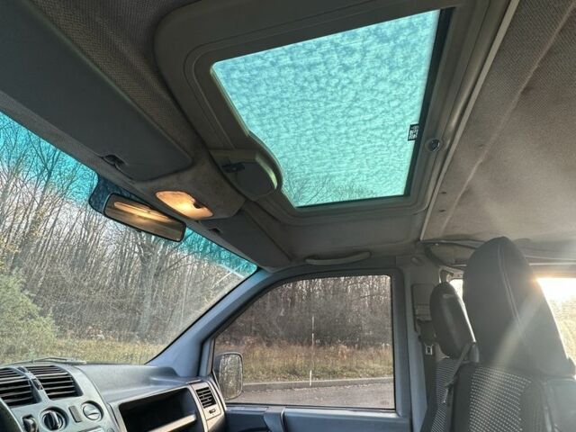 Белый Мерседес Вито, объемом двигателя 2.2 л и пробегом 42 тыс. км за 3600 $, фото 6 на Automoto.ua