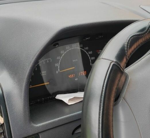 Белый Мерседес Вито, объемом двигателя 2.2 л и пробегом 301 тыс. км за 3500 $, фото 9 на Automoto.ua