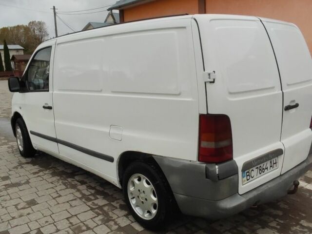 Белый Мерседес Вито, объемом двигателя 2.2 л и пробегом 301 тыс. км за 3500 $, фото 5 на Automoto.ua