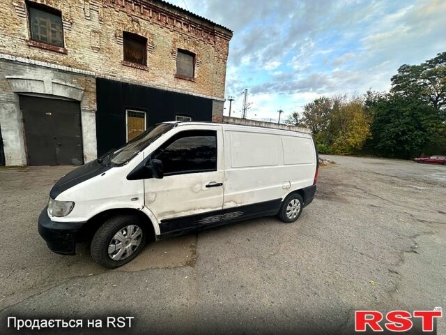 Белый Мерседес Вито, объемом двигателя 2.2 л и пробегом 270 тыс. км за 2700 $, фото 3 на Automoto.ua