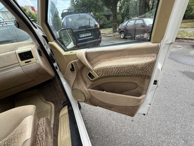 Белый Мерседес Вито, объемом двигателя 2.2 л и пробегом 370 тыс. км за 5000 $, фото 9 на Automoto.ua