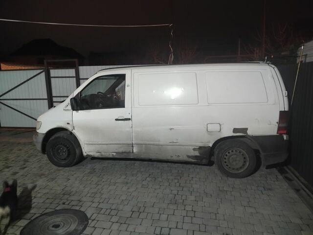 Белый Мерседес Вито, объемом двигателя 2.1 л и пробегом 450 тыс. км за 1700 $, фото 1 на Automoto.ua