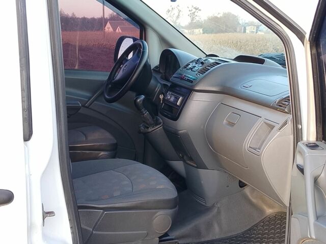 Белый Мерседес Вито, объемом двигателя 2.1 л и пробегом 408 тыс. км за 6500 $, фото 11 на Automoto.ua