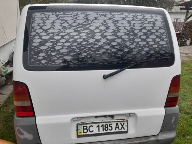 Белый Мерседес Вито, объемом двигателя 2.1 л и пробегом 300 тыс. км за 3000 $, фото 2 на Automoto.ua