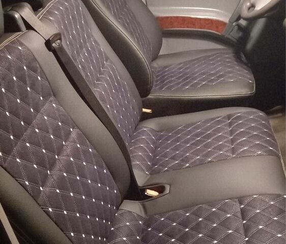 Белый Мерседес Вито, объемом двигателя 2.2 л и пробегом 300 тыс. км за 6413 $, фото 5 на Automoto.ua