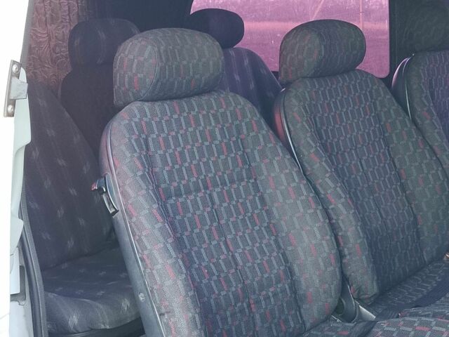 Белый Мерседес Вито, объемом двигателя 2.1 л и пробегом 408 тыс. км за 6500 $, фото 13 на Automoto.ua