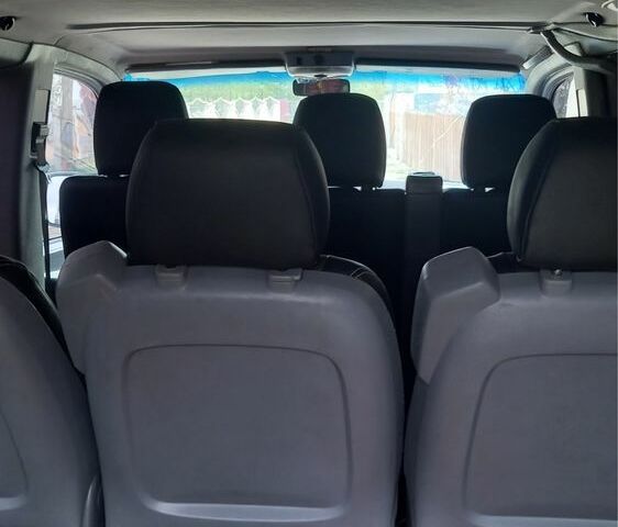 Белый Мерседес Вито, объемом двигателя 2.2 л и пробегом 300 тыс. км за 6413 $, фото 6 на Automoto.ua