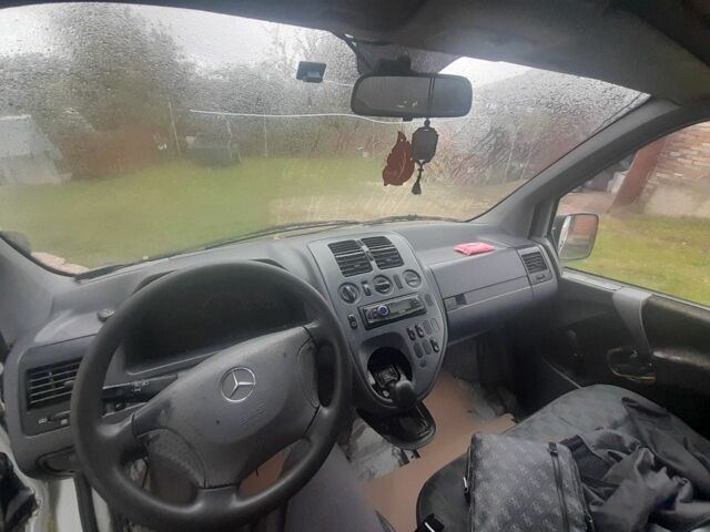 Белый Мерседес Вито, объемом двигателя 2.1 л и пробегом 300 тыс. км за 3000 $, фото 4 на Automoto.ua