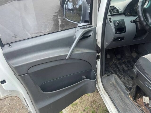 Мерседес Віто 2004 у Золотоноше на Automoto.ua Білий Мерседес Віто, об'ємом двигуна 2.1 л та пробігом 195 тис. км за 1650 $, фото 6 на Automoto.ua