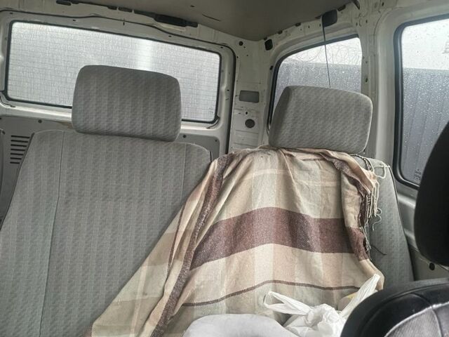 Білий Мерседес Віто, об'ємом двигуна 2.1 л та пробігом 382 тис. км за 5500 $, фото 11 на Automoto.ua