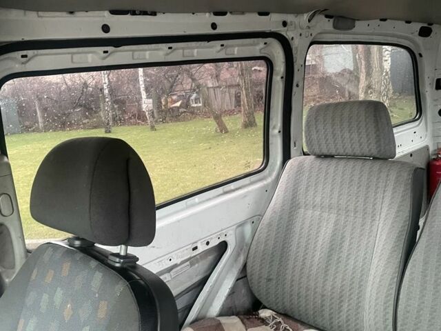 Білий Мерседес Віто, об'ємом двигуна 2.1 л та пробігом 382 тис. км за 5500 $, фото 10 на Automoto.ua