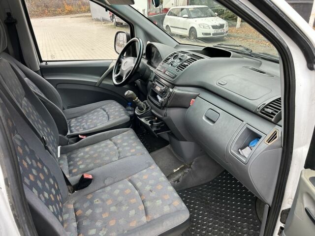 Белый Мерседес Вито, объемом двигателя 2.2 л и пробегом 260 тыс. км за 3750 $, фото 9 на Automoto.ua