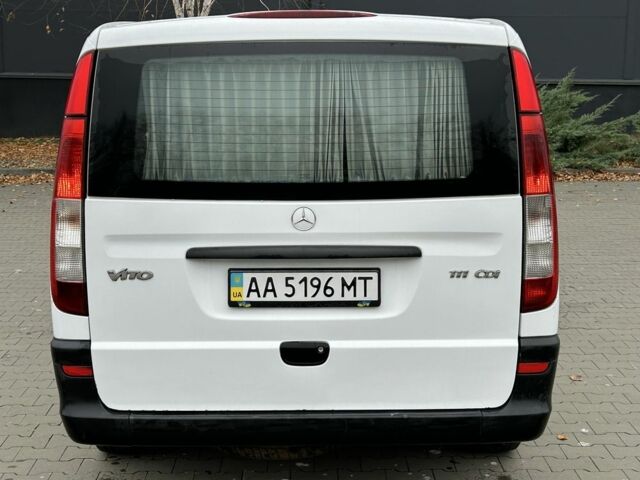 Белый Мерседес Вито, объемом двигателя 2.2 л и пробегом 260 тыс. км за 3750 $, фото 3 на Automoto.ua