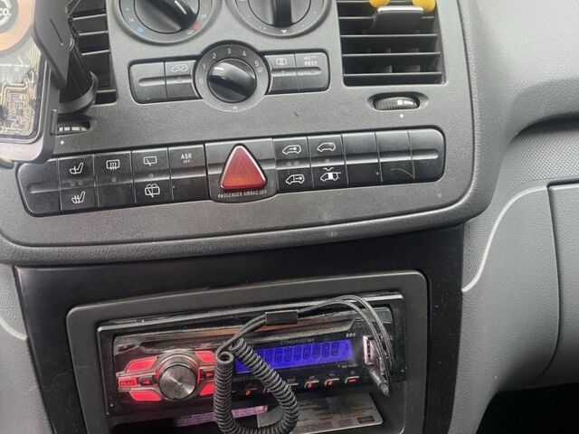 Білий Мерседес Віто, об'ємом двигуна 2.1 л та пробігом 382 тис. км за 5500 $, фото 7 на Automoto.ua