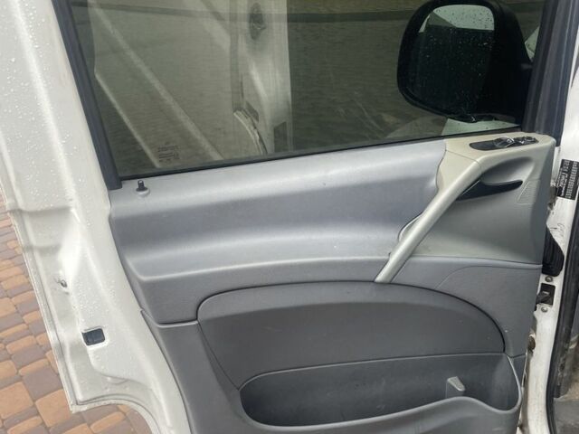 Білий Мерседес Віто, об'ємом двигуна 2.1 л та пробігом 382 тис. км за 5500 $, фото 8 на Automoto.ua