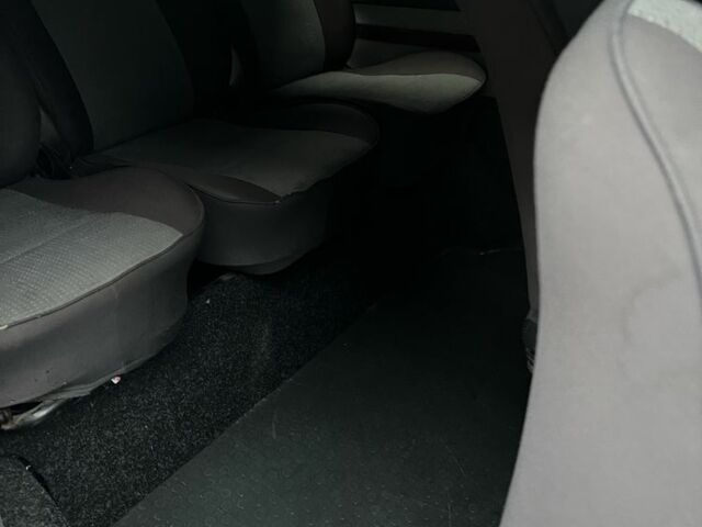 Білий Мерседес Віто, об'ємом двигуна 2.1 л та пробігом 292 тис. км за 6700 $, фото 3 на Automoto.ua