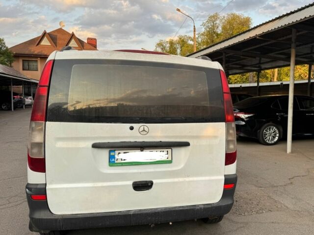 Мерседес Вито 2005 в Кривом Роге на Automoto.ua Белый Мерседес Вито, объемом двигателя 2.1 л и пробегом 5 тыс. км за 4800 $, фото 3 на Automoto.ua